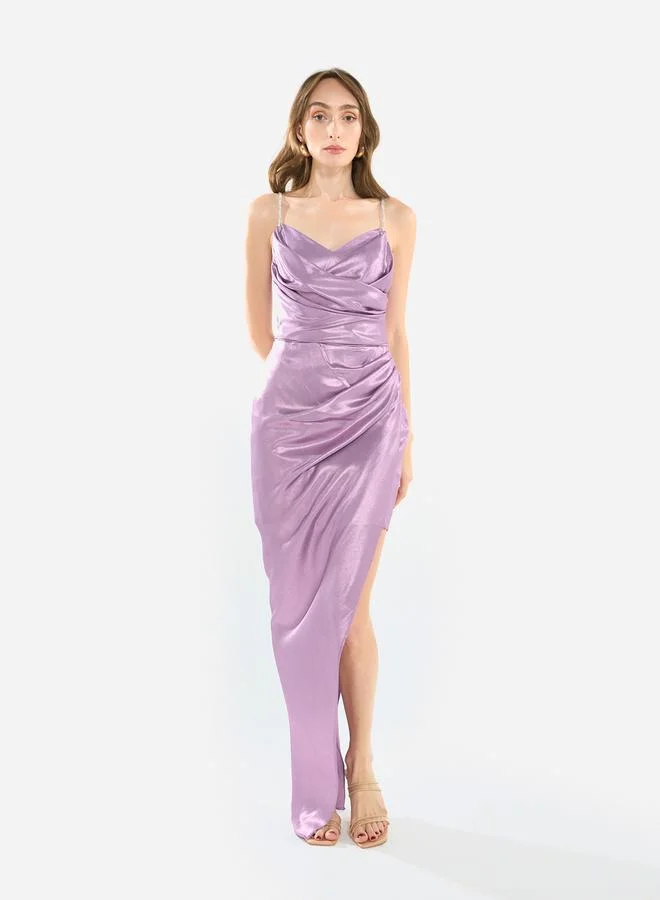 هاوس اوف مودا فستان سهرة طويل بياقة منسدلة وحمالات كريستال